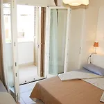 Lovely Flat With Swimming Pool 比比翁