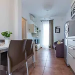 Lovely Flat With Swimming Pool 公寓
