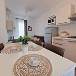 Lovely Flat With Swimming Pool * 比比翁