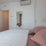 Lovely Flat With Swimming Pool 公寓 *