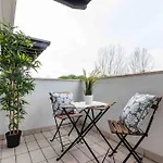 Lovely Flat With Swimming Pool * 比比翁