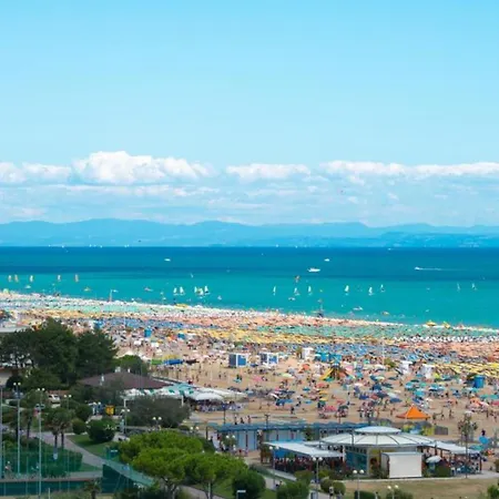 Apartman Lovely Flat With Swimming Pool Bibione Bibione