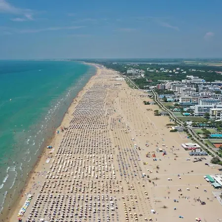Lovely Flat With Swimming Pool Bibione *