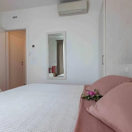 Lovely Flat With Swimming Pool Appartement *