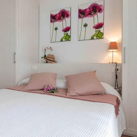 Daire Lovely Flat With Swimming Pool
