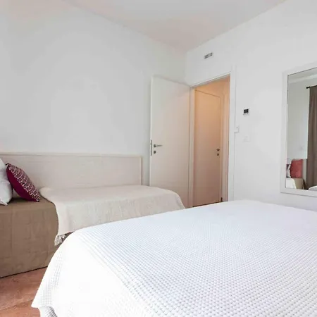 Lovely Flat With Swimming Pool * 比比翁