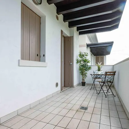 Daire Lovely Flat With Swimming Pool