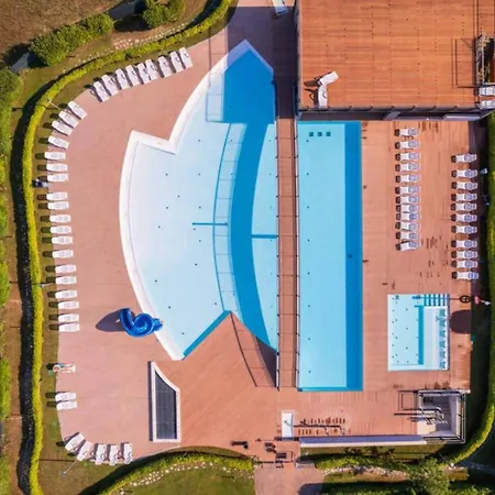 Appartement Lovely Flat With Swimming Pool