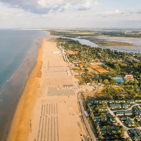 Daire Lovely Flat With Swimming Pool Bibione